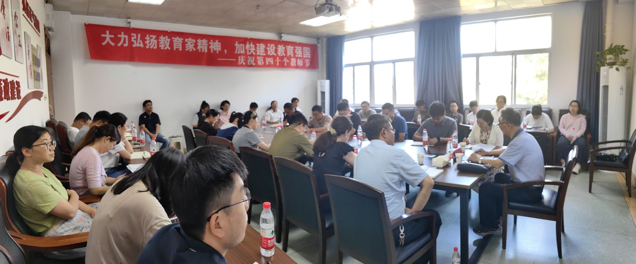 英国365集团召开“大力弘扬教育家精神  加...