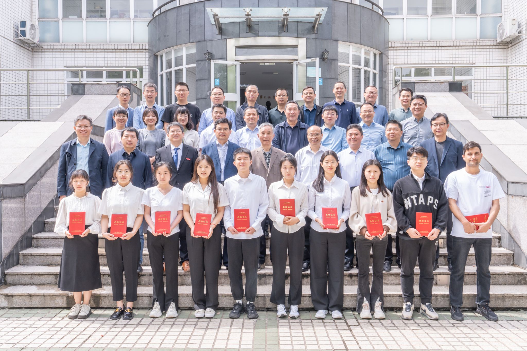 2024年度英国365集团“杰文奖助学金”颁奖...